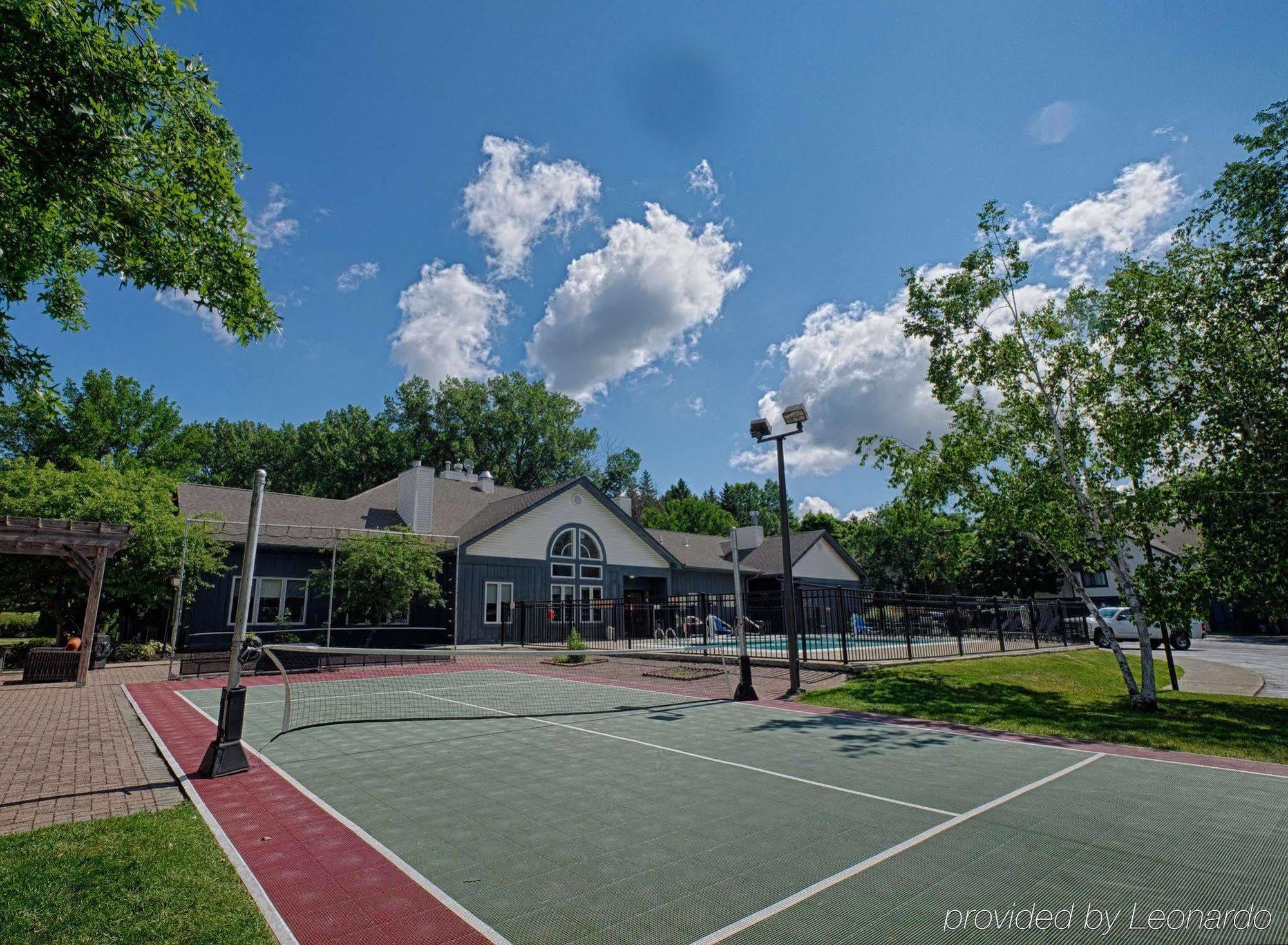 Albany Airport Inn And Suites Latham Exterior photo